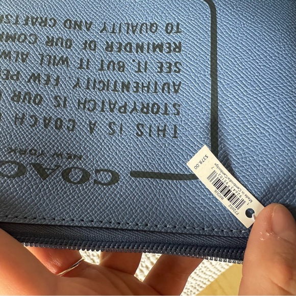 Nwt Coach  REVERSIBLE CITY TOTE IN SIGNATURE CANVAS WITH PEONY PRINT - Picture 6 of 6